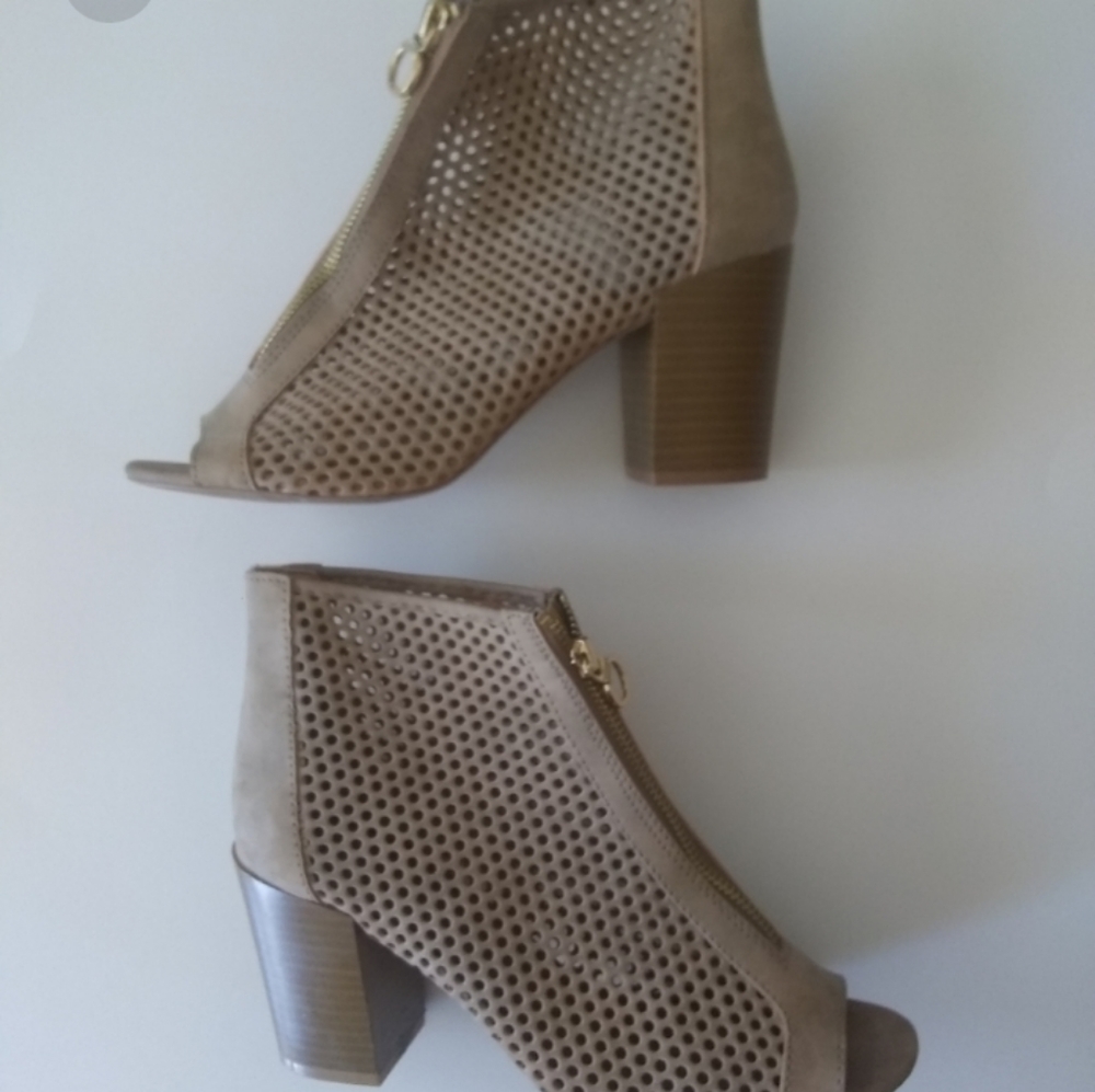 Qupid Block Heel Summer Booties Front Zipper Sz 8.5